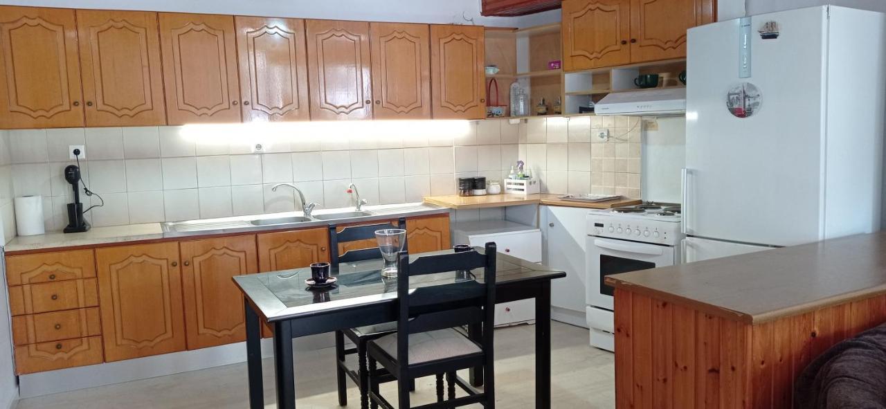 Ευρύχωρο Και Άνετο Διαμέρισμα Στην Ιτέα Joanna'S Apartment Kirra 外观 照片